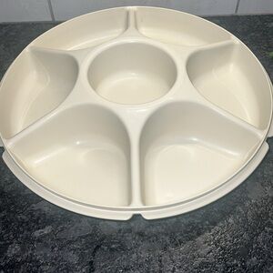 Vintage Chip N Dip serving container by Tupperware. In excellent conditi…